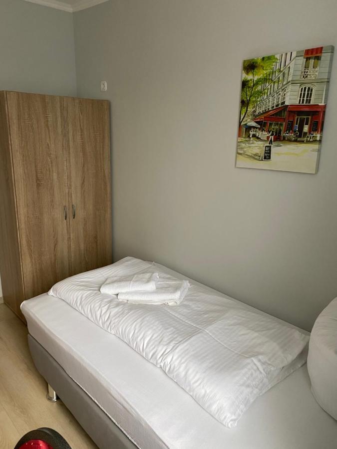 Am Bahnhof Apartment *